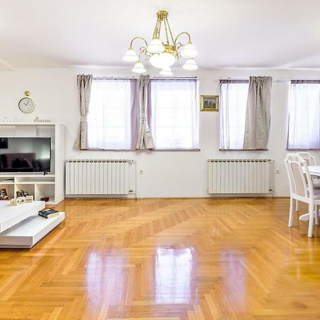 Central Apartment Smiley - Free Parking Zagreb Eksteriør billede