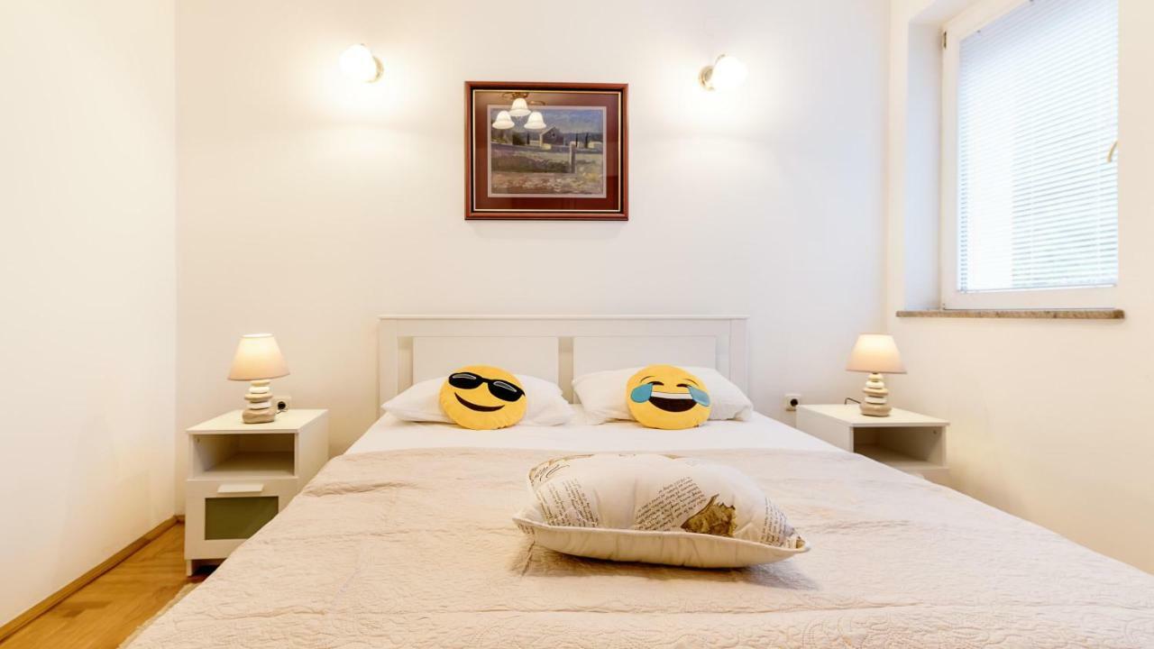 Central Apartment Smiley - Free Parking Zagreb Eksteriør billede