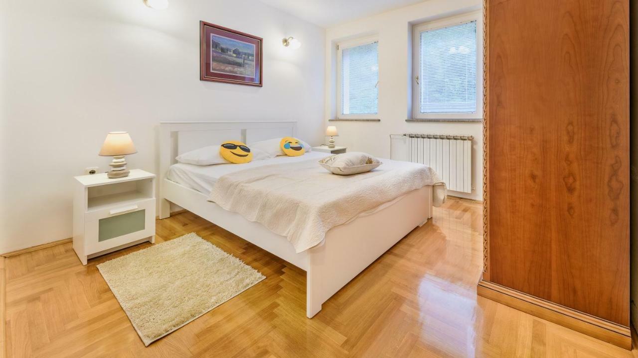 Central Apartment Smiley - Free Parking Zagreb Eksteriør billede
